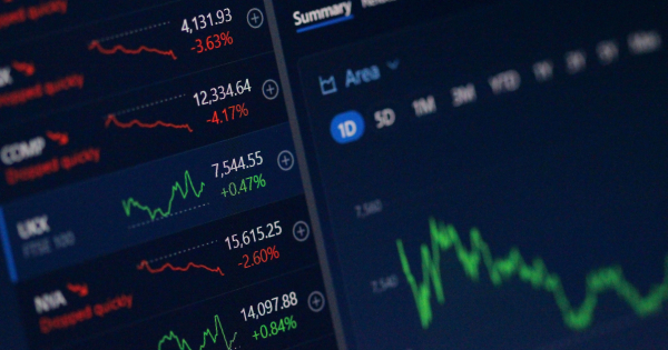 OURO RECUPERA DO IMPACTO DE INFLAÇÃO E RETORNA AO PATAMAR DE 4.700 DÓLARES.