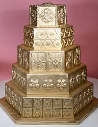 bolo coberto de ouro