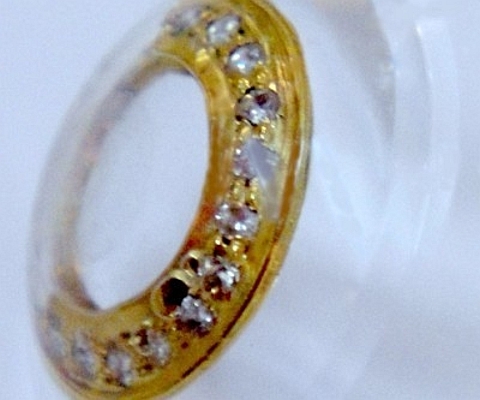 Lente de contacto em ouro