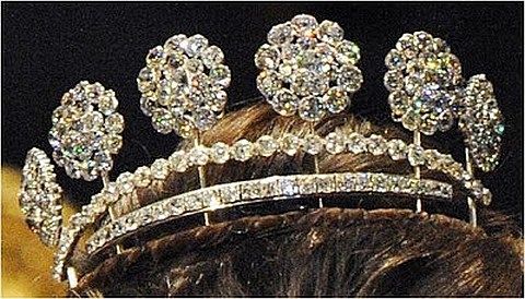 Tiara dos Seis Botões